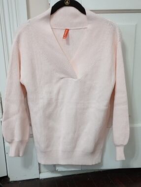NWOT FEIERSI Relaxed V-Neck Ribbed Sweater in Pale Pink by